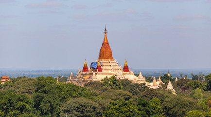 Naklejka premium Ananda temple in old Bagan area, Myanmar