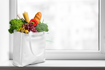 Full shopping  bag with vegatable