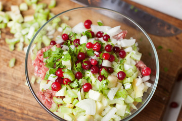 Preparation of ground meat stewed with berries and herbs