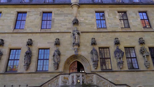 Osnbr&uuml;cker Rathaus des westf&auml;lischen Friedens - Treppe mit Geb&auml;ude Front