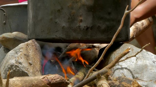 Cocinando fog&oacute;n de le&ntilde;a