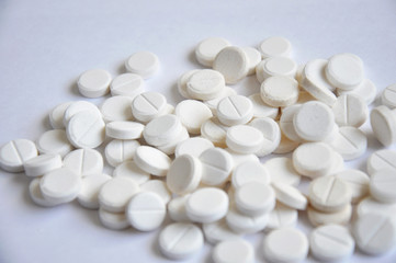 Fototapeta na wymiar many white pills and tablets
