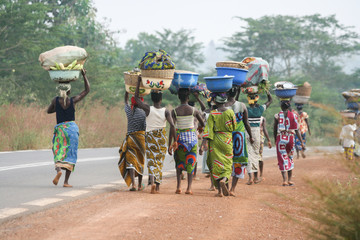 African women carrying bowls on their heads, Benin, Africa