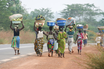 African women carrying bowls on their heads, Benin, Africa - obrazy, fototapety, plakaty