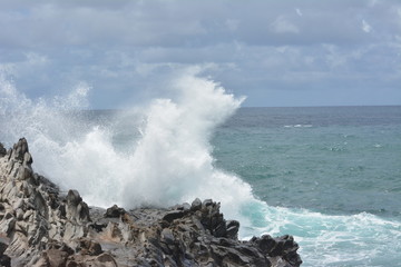 Fototapeta na wymiar Wave crashing against the rocky coastline of Maui, Hawaii
