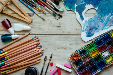 Obraz premium Artist paint brushes on the wooden background