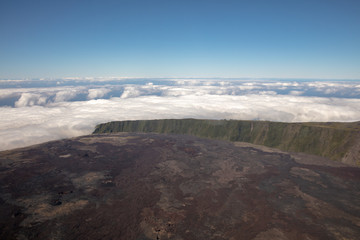 Vue aérienne du volcan La Fournaise à La Réunion