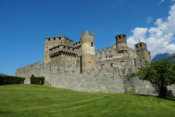 Fototapeta na wymiar Castello di Fenis 