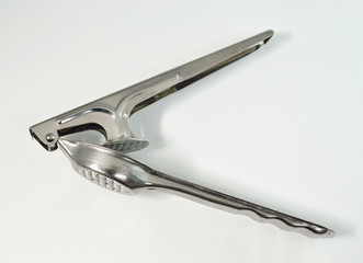 はさんで使うニンニク絞り器