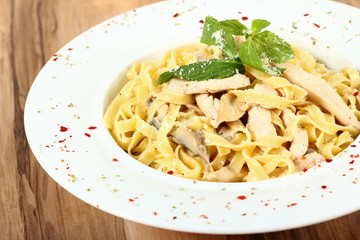 Fettuccine Alfredo 