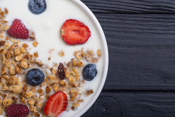 Chia yogurt with granola