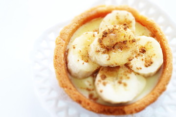 Banana and cinnamon powder tart 