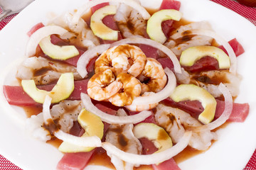 Aguachile de Camarón y Atún