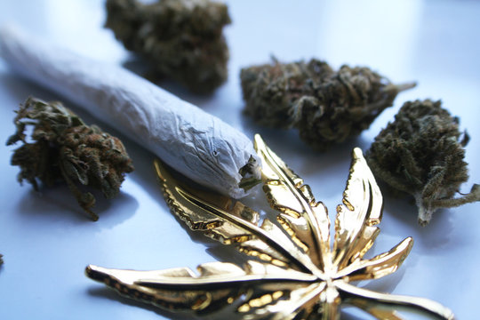 Marijuana Joint With Gold Cannabis Leaf & Bud