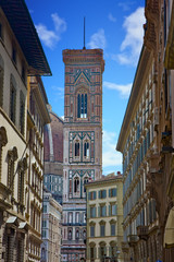 Obraz premium Bell Tower of Il Duomo from Street