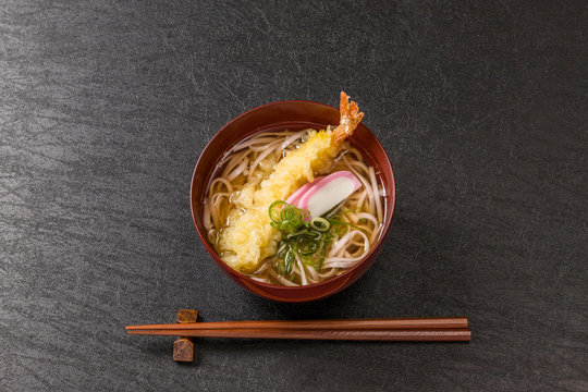 典型的な日本そば　Japanese noodles(soba)