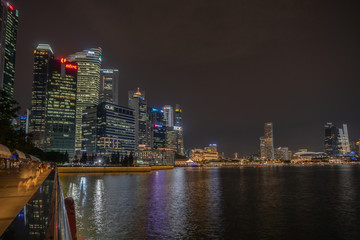 Fototapeta na wymiar Singapore skyscraper with modern building around Marina bay at night 
