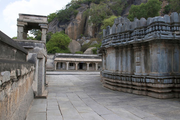Fototapeta na wymiar The vestibule containing two free sculptures of the yakshas, Dharnendra and Padmavati