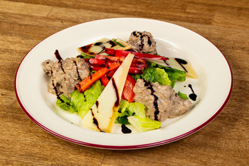 Warm salad with chicken liver