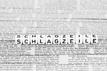 Obraz premium Schlagzeile in der Zeitung