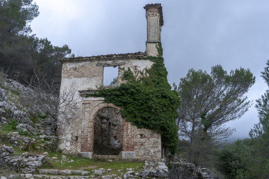 ruinas de la ermita del Calvario en Grazalema, Andaluc&iacute;a