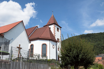 Fototapeta na wymiar Kirche in Völkerweiler