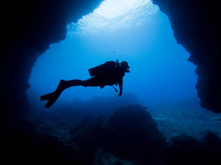 Cave diver silhuette