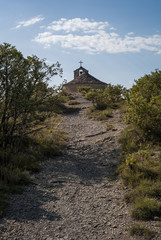 Chapelle Sainte Appolonie située au sommet de la colline du puech dans la commune des Assions....