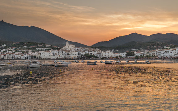 Atardecer y puesta de sol en Cadaqu&eacute;s, Alt Empord&agrave; , Girona. Catalu&ntilde;a. Espa&ntilde;a
