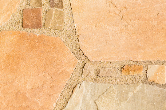 Terrasse aus Sandstein  -  Naturstein  -  Polygonale Sandsteinplatten mit Mosaikpflaster