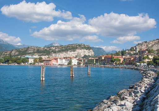 an der Seepromenade im Urlaubsort Nago-Torbole am Gardasee,Italien