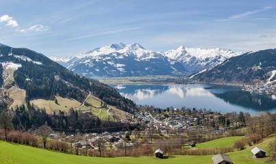 Fototapeta na wymiar Panorama of Alps with Zell am See