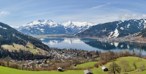 Fototapeta na wymiar Panorama of Alps with Zell am See