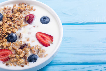 Chia yogurt with granola