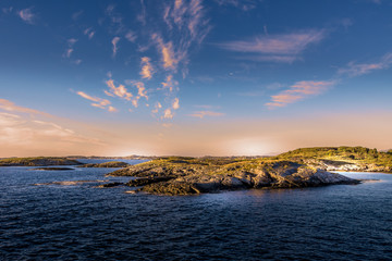 Soleil sur les rocher en Norv&egrave;ge
