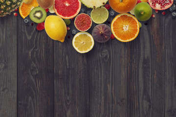 citrus fruits from above arranged in a triangular shape