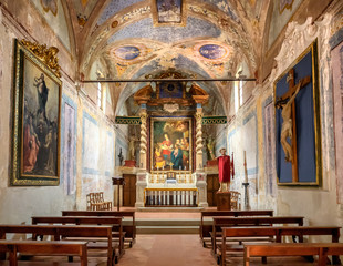 Fototapeta na wymiar The church on Isola Maggiore in Lake Trasimeno, Umbria