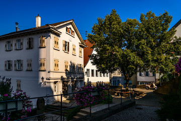 Fototapeta premium Idyllischer Platz am Aufstieg zum Schlossberg in der Nürtinger Altstadt