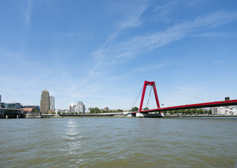 Obraz premium maasbrug or maas bridge over river nieuwe maas in the city of rotterdam