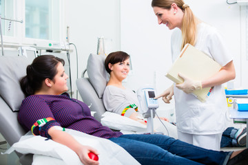 Obraz premium Doctors assistant collecting donation blood