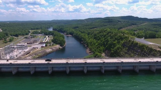This Batch is all 4k Arial footage of Table Rock Lake & Dam in Branson, MO. This footage features beautiful skies, amazing water, tons of watercraft, an amazing dam and quite a few cool pans and turns