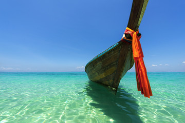 Longtailboot auf Bamboo Island bei Krabi, Thailand