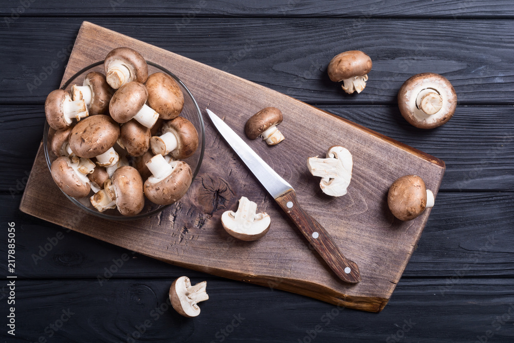 Wall mural fresh raw royal champignon