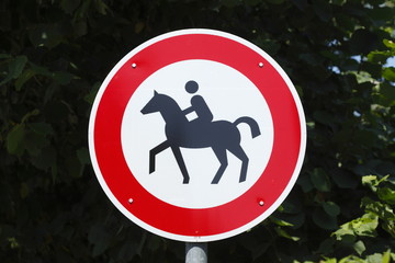 Verbot für Reiter, Verkehrsschild