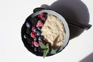 Porridge mit Beeren