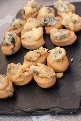 Croutons of bread with Gorgonzola