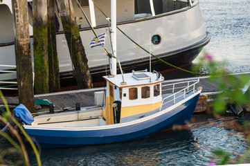 Fototapeta na wymiar Miniaturboot in der Nordsee