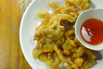 crispy batter-fried oyster mushroom with flour dipping sweet chili sauce