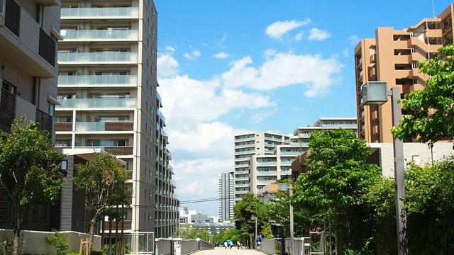 マンションが建ち並ぶ住宅街