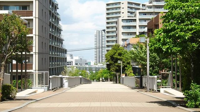 マンションが建ち並ぶ住宅街